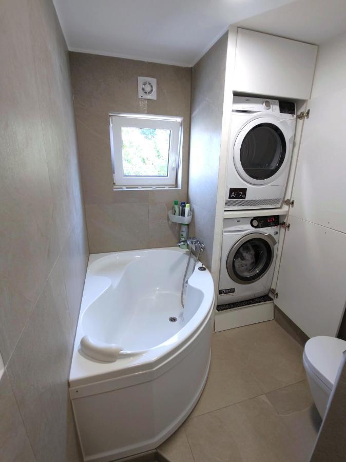 Big Stay - 4 Bedroom, 2 Bathroom Central Apartment With Ac Bratislava Exterior foto